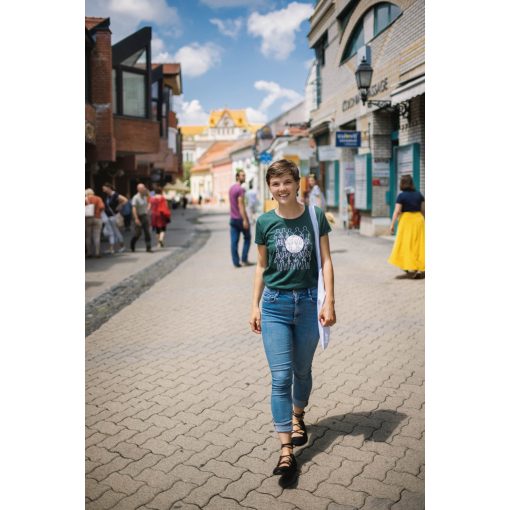 Emberség emblémás póló